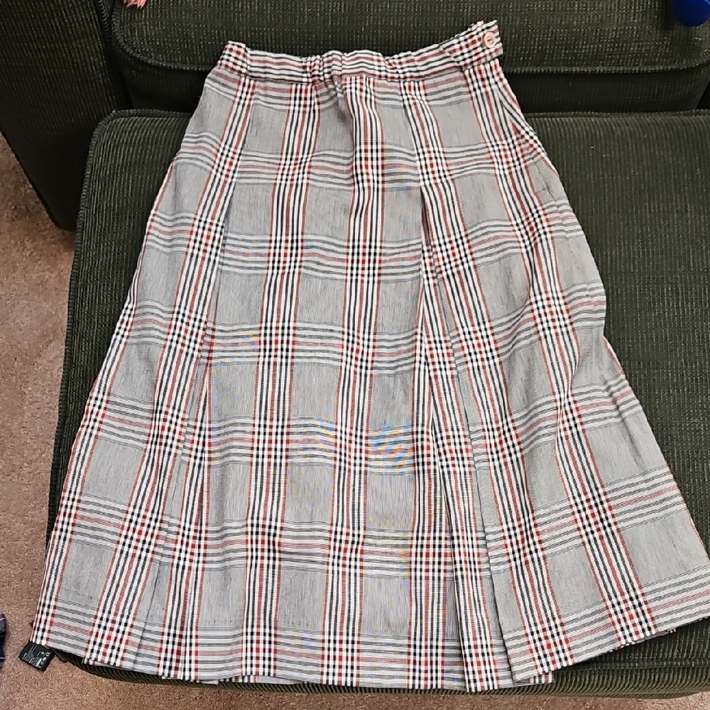 Plaid Girl's School Uniform Skirt - Gray and Red